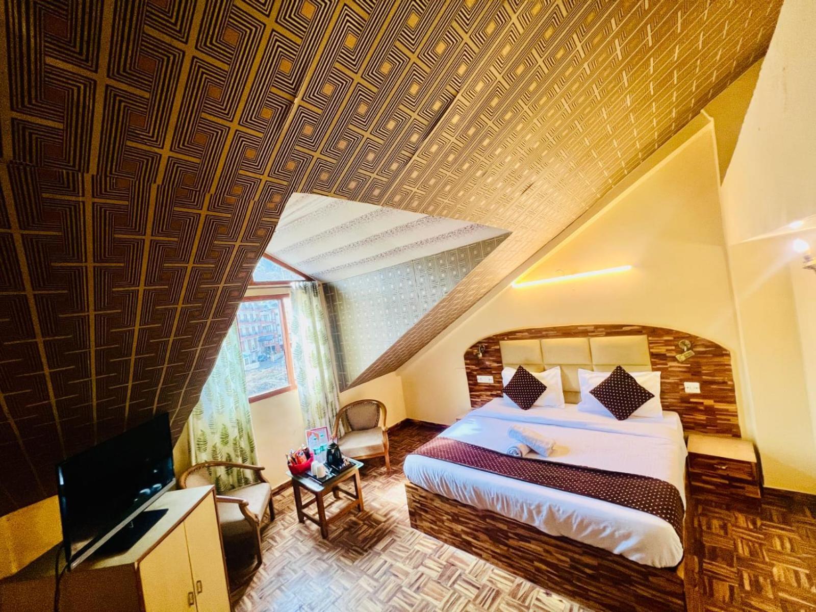 Hotel Kalinga Grand - Luxury Comfort !! Travellers Delight !! Budget Friendly !! Prime Location !! Guest Favourite Manali  Luaran gambar