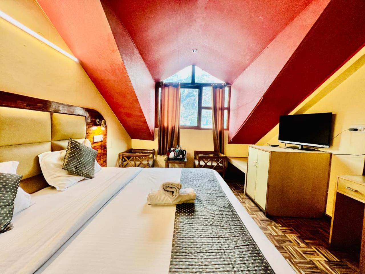 Hotel Kalinga Grand - Luxury Comfort !! Travellers Delight !! Budget Friendly !! Prime Location !! Guest Favourite Manali  Luaran gambar