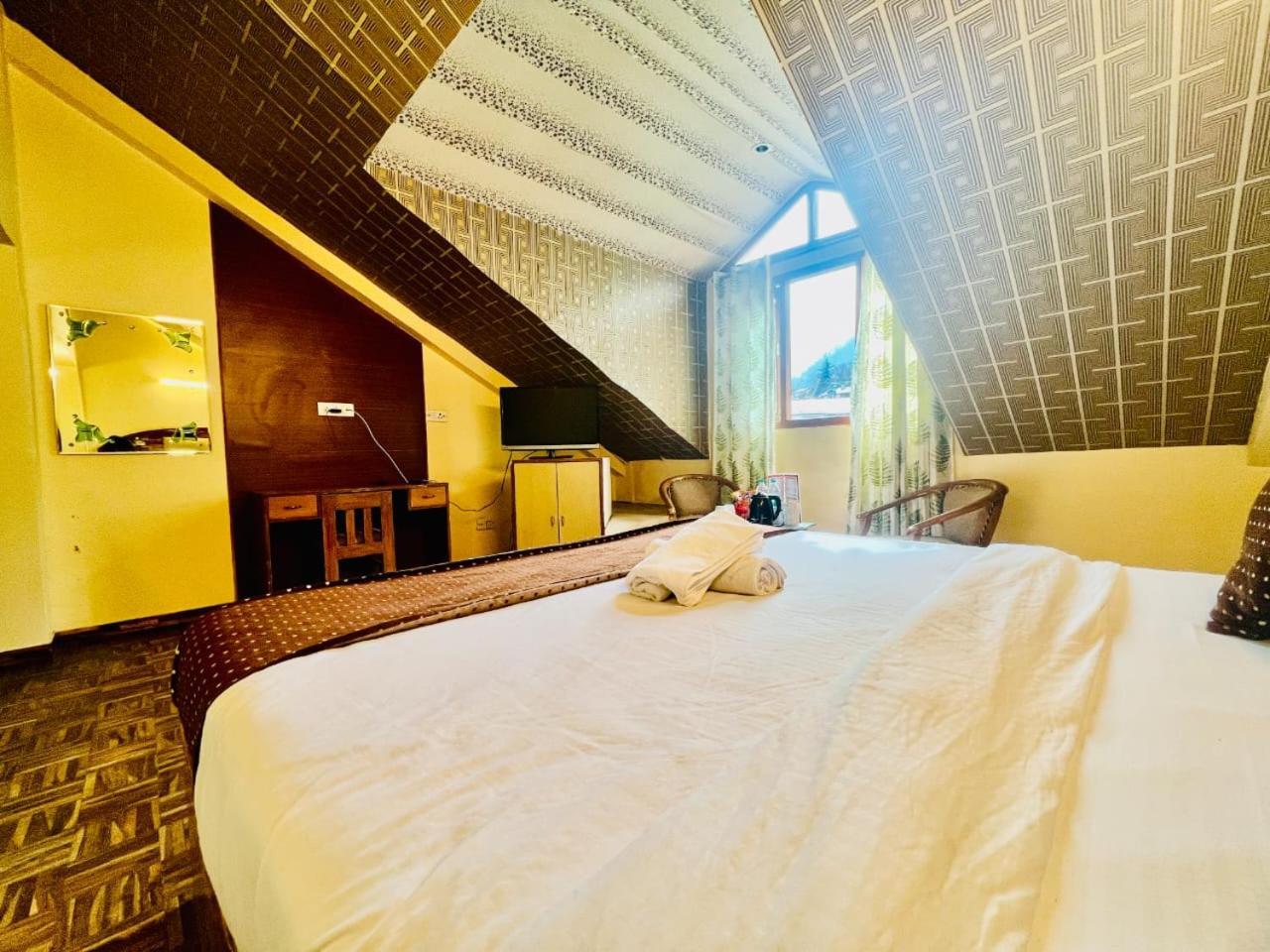 Hotel Kalinga Grand - Luxury Comfort !! Travellers Delight !! Budget Friendly !! Prime Location !! Guest Favourite Manali  Luaran gambar